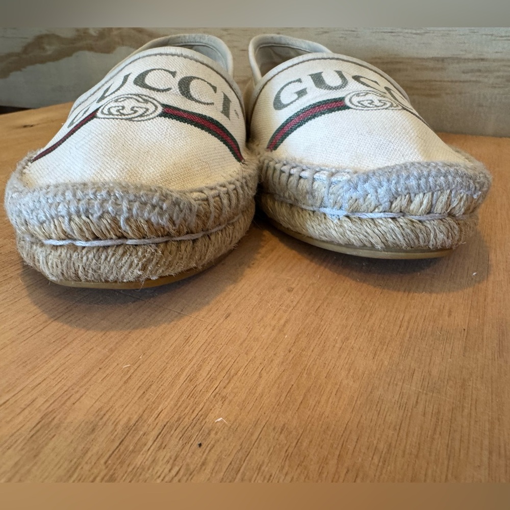 Gucci Cream Espadrilles with Green and Red Accents - Picture 5 of 9